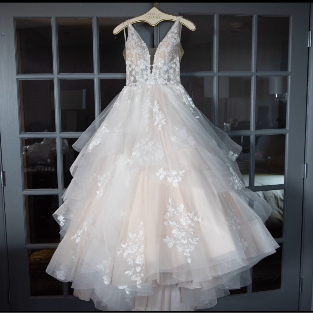 Elegant White Lace Bridal Gown